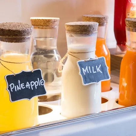 7 Santi Vandrerhjem *