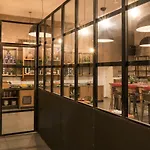 Hostel 7 Santi *