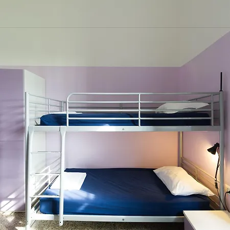 Hostel 7 Santi *