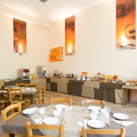 Auberge de jeunesse 7 Santi