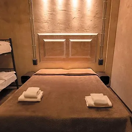 7 Santi 旅馆 *