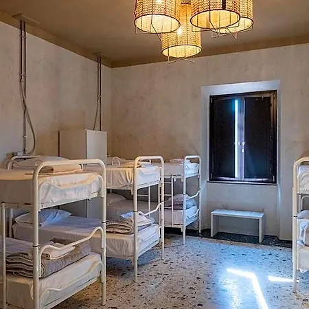7 Santi Hostel *