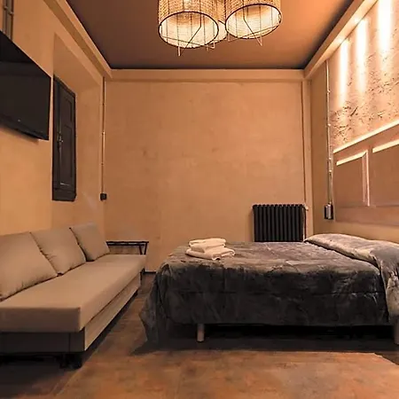 Hostel 7 Santi *