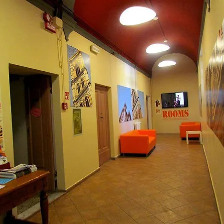 Hostel 7 Santi