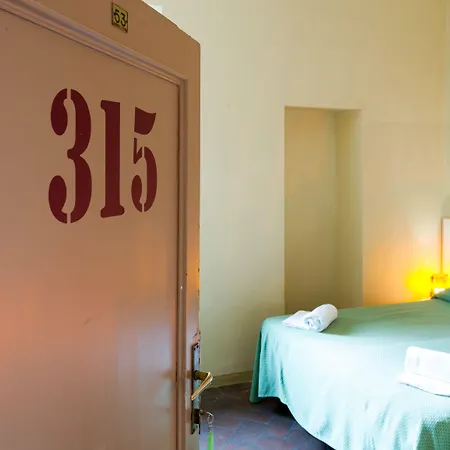 Hostel 7 Santi Florence