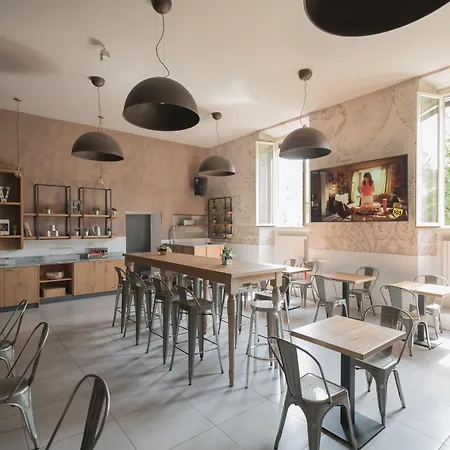 Hostel 7 Santi Florence